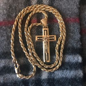 14kt Solid gold diamond cut rope rope chain.